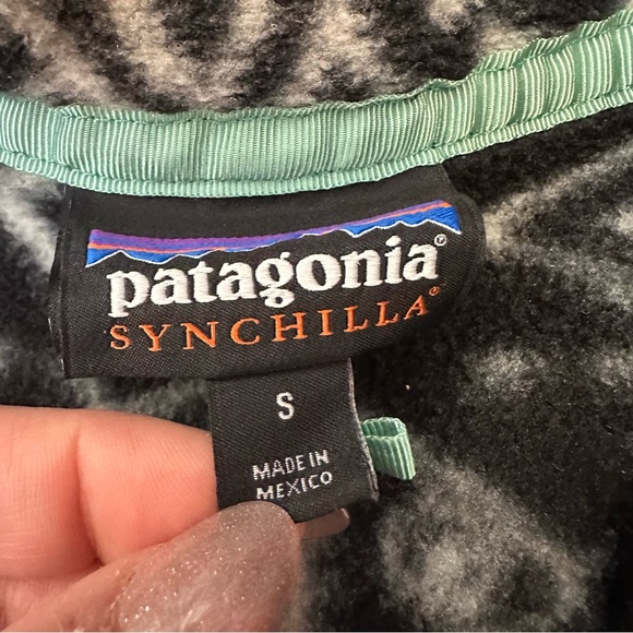 Patagonia Synchilla Black and White Fleece Pullover with Pink Piping - Picture 3 of 5